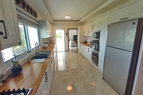 Villa for sale in Girne, Northern Cyprus, 4 bedrooms, 400m2, No. 211813 – photo 8