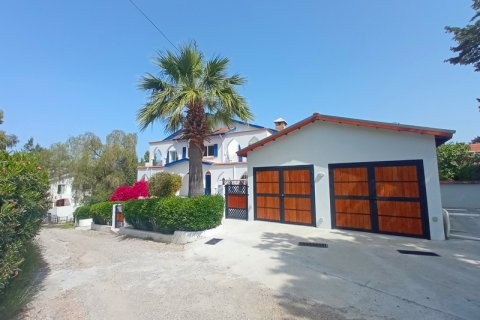 Villa for sale in Girne, Northern Cyprus, 4 bedrooms, 400m2, No. 211813 – photo 2