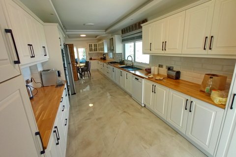 Villa for sale in Girne, Northern Cyprus, 4 bedrooms, 400m2, No. 211813 – photo 7