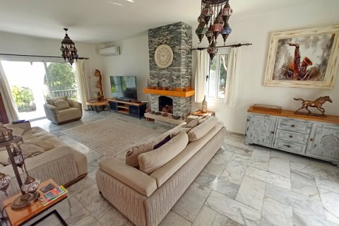 Villa for sale in Girne, Northern Cyprus, 4 bedrooms, 400m2, No. 211813 – photo 13