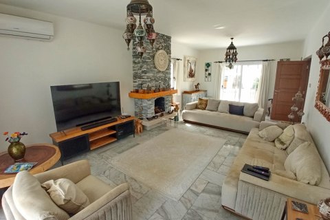 Villa for sale in Girne, Northern Cyprus, 4 bedrooms, 400m2, No. 211813 – photo 12