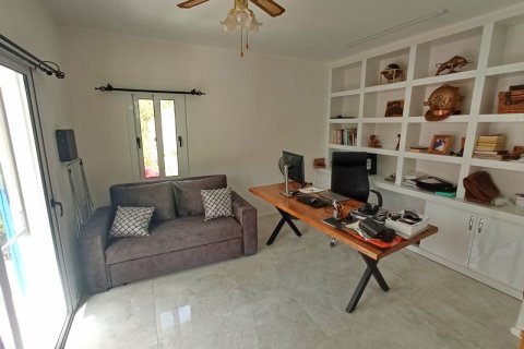 Villa for sale in Girne, Northern Cyprus, 4 bedrooms, 400m2, No. 211813 – photo 16