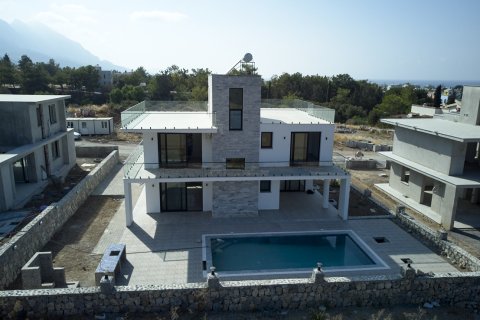 4+1 Villa  i Alsancak, Girne,  Nr. 214063
