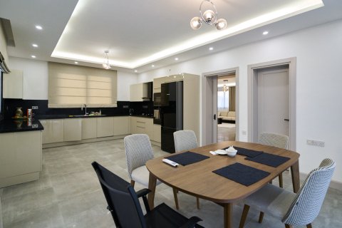 4+1 Villa  i Alsancak, Girne,  Nr. 214063 - 10
