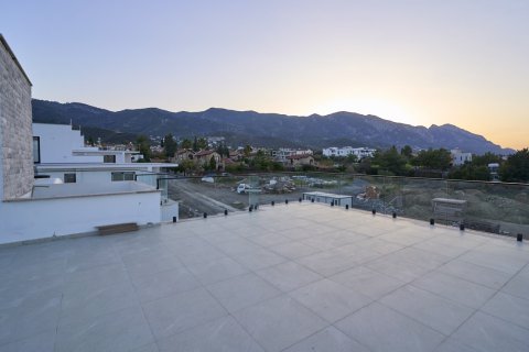 4+1 Villa  i Alsancak, Girne,  Nr. 214063 - 28