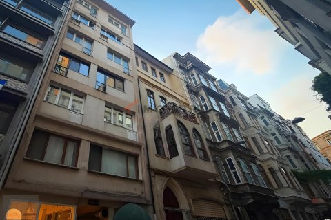 2+1 Apartment  in Beyoglu, Istanbul, Turkey No. 237888