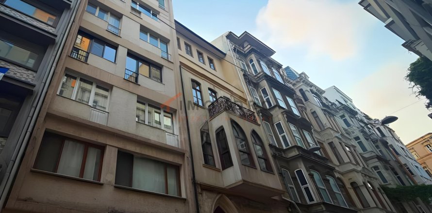 2+1 Apartment  in Beyoglu, Istanbul, Turkey No. 237888