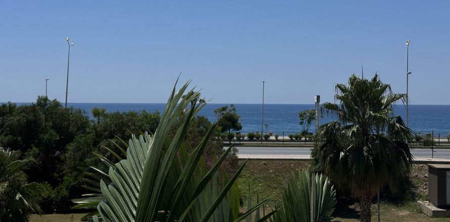 1+1 Apartment in Mahmutlar, Antalya, Turkey No. 218078