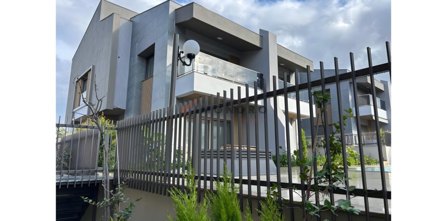 5+1 Lejlighed  i Dosemealti, Antalya, Tyrkiet Nr. 222407