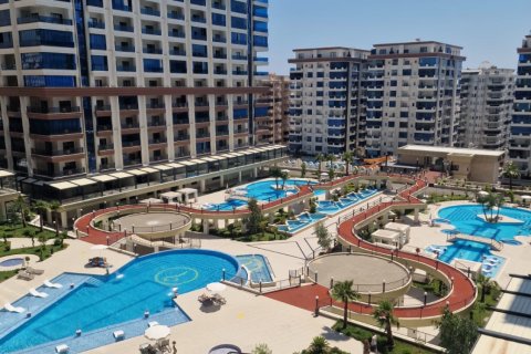 1+1 Apartment  in Mahmutlar, Antalya, Turkey No. 237552