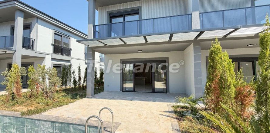 ویلا در Antalya ، ترکیه 4 خوابه ، 240 متر مربع. شماره 216074