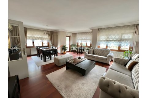 4+1 Apartment  in Besiktas, Istanbul, Turkey No. 221119