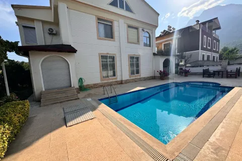 5+1 Apartment  in Turkey No. 224085