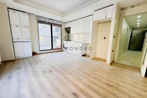 1+1 Wohnung in Besiktas, Istanbul, Türkei Nr. 229033 - 7
