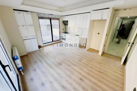 1+1 Wohnung in Besiktas, Istanbul, Türkei Nr. 229033 - 4