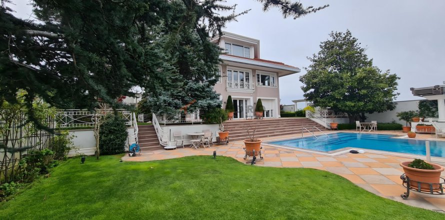 6+1 Villa  in Sariyer, Istanbul, Turkey No. 224525