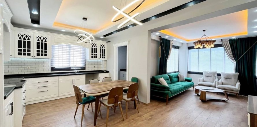 4+1 Apartment in Mersin, Turkey No. 98424