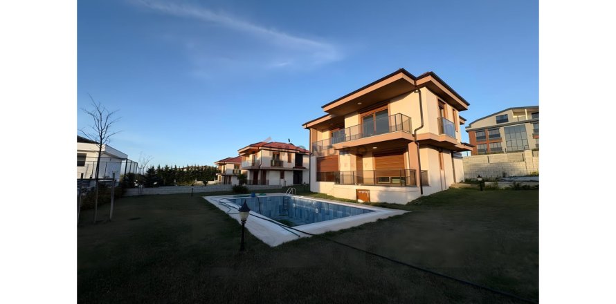 4+1 Apartment in Silivri, Istanbul, Turkey No. 224361