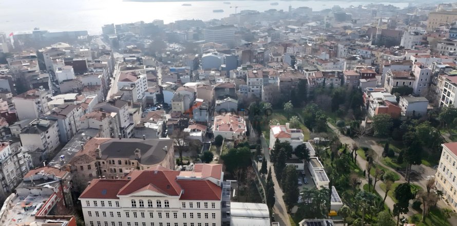 3+1 Apartment in Beyoglu, Istanbul, Turkey No. 225490