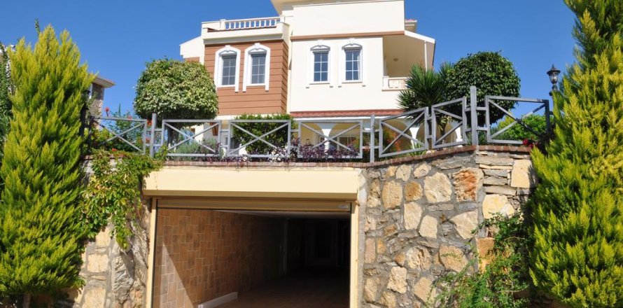 4+1 Villa  in Avsallar, Antalya, Turkey No. 226888