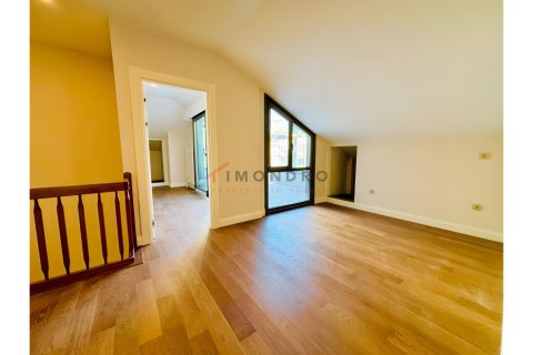 5+1 Wohnung  in Besiktas, Istanbul, Türkei Nr. 215315 - 16