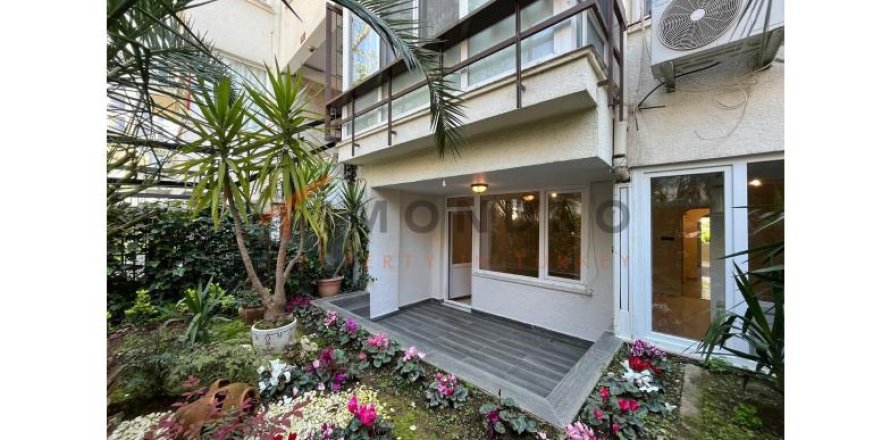 2+1 Apartment  in Kadikoy, Istanbul, Turkey No. 224438