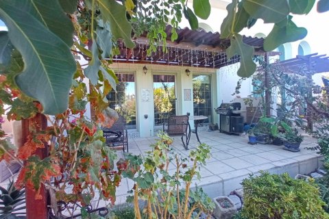 Apartment for sale in Girne, Northern Cyprus, 2 bedrooms, 60m2, No. 211835 – photo 2