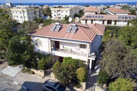 7+1 Villa  i Alsancak, Girne,  Nr. 214656