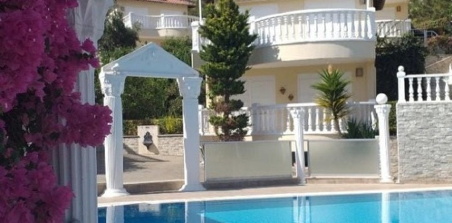 3+1 Villa  in Antalya, Turkey No. 222841