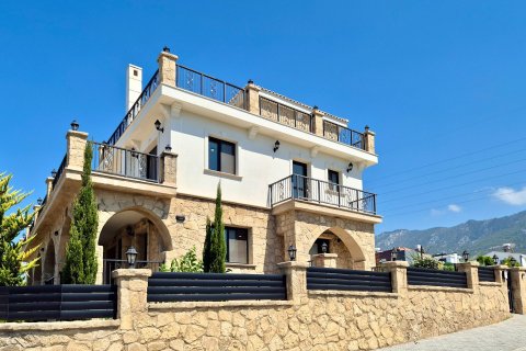 Продажа виллы в Гирне, Северный Кипр 6 комн., 400м2, №228824 – фото 2
