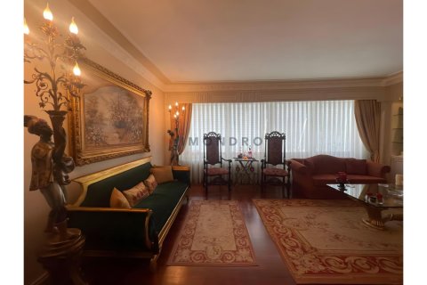 2+1 Wohnung in Besiktas, Istanbul, Türkei Nr. 215408 - 3