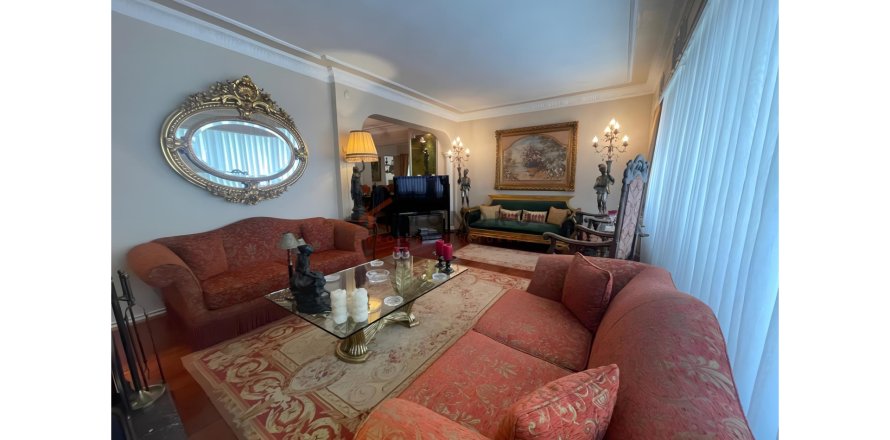 2+1 Wohnung in Besiktas, Istanbul, Türkei Nr. 215408