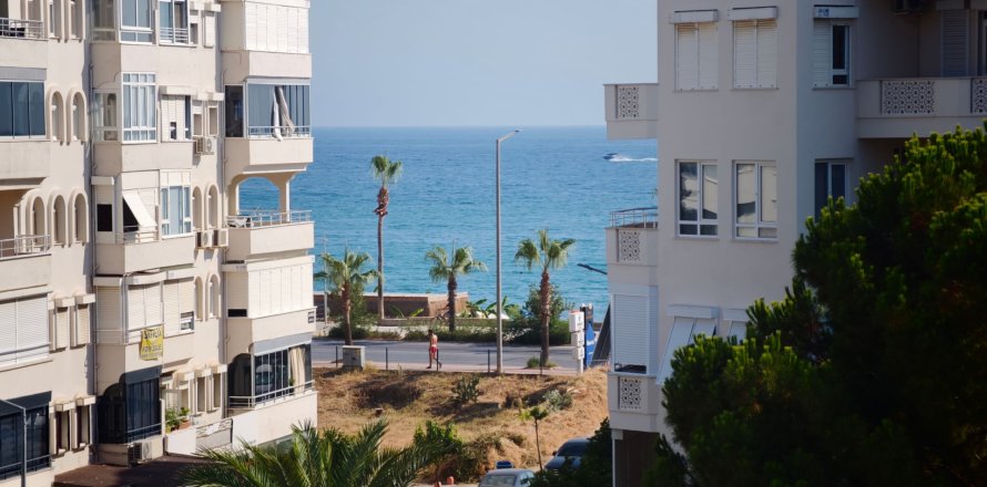 2+1 Lägenhet i Oba, Antalya, Turkiet Nr. 227831