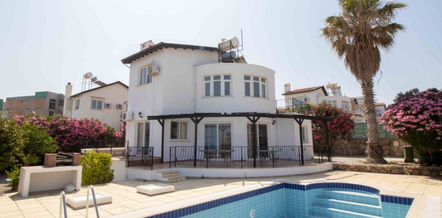 4+1 Villa  in Girne,  Nr. 211820