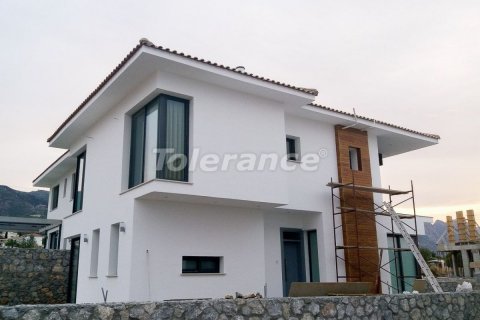 3+1 Villa  in Alsancak, Girne, Northern Cyprus No. 105975