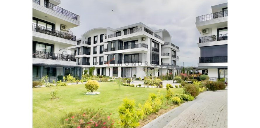 6+1 Lägenhet i Beylikduezue, istanbul, Turkiet Nr. 225244