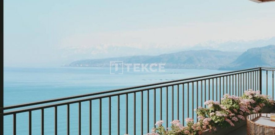 4+1 Apartment  in Trabzon, Turkey No. 70726