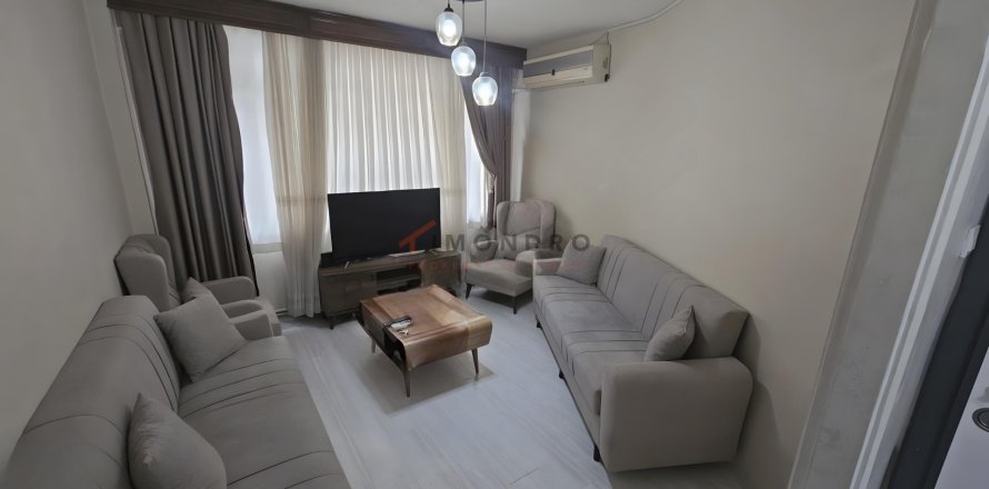 2+1 Apartment in Fatih, Istanbul, Turkey No. 232173
