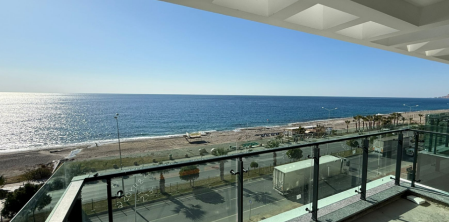 2+1 Lägenhet  i Mahmutlar, Antalya, Turkiet Nr. 221133