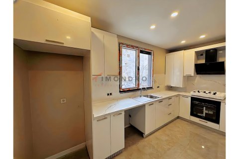 2+1 Wohnung in Üsküdar, Istanbul, Türkei Nr. 215467 - 8