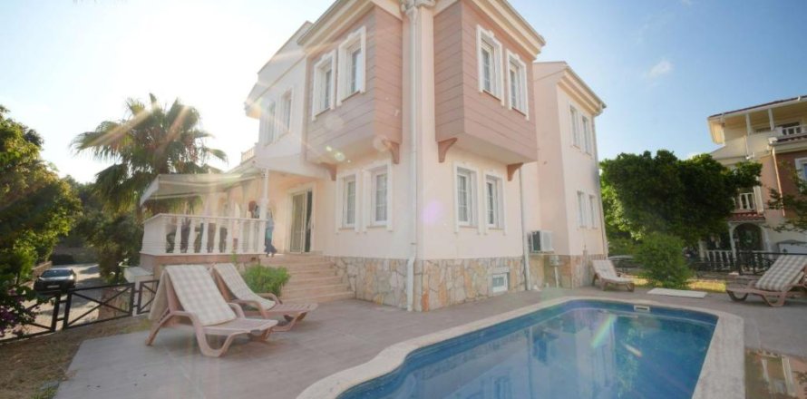 ویلا در Alanya ، ترکیه 260 متر مربع. شماره 227677