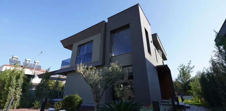 4+1 Apartment  in Turkey No. 224095