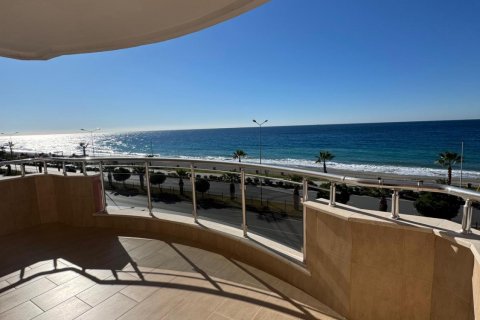 2+1 Apartment  in Mahmutlar, Antalya, Turkey No. 237881
