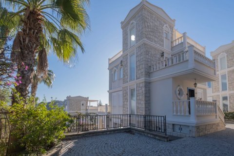 4+1 Villa  in Konakli, Antalya, Turkey No. 136444