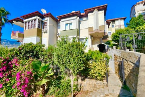1+1 Apartment  in Dinek, Alanya, Antalya, Turkey No. 132064