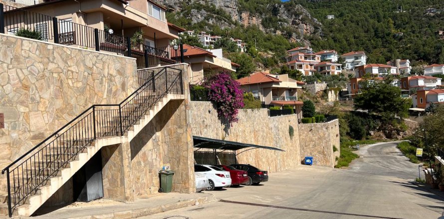 3+1 Villa in Tepe, Alanya, Antalya, Turkey No. 132032