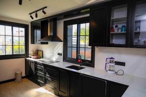 4+1 Villa i Izmir, Tyrkia Nr. 142368 - 13