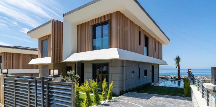 Villa  4+1  Kuşadası, Aydın, Türkiye №135190