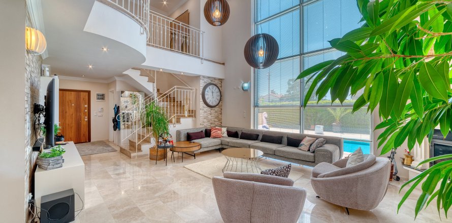 3+1 Villa  in Avsallar, Antalya, Turkey No. 142634