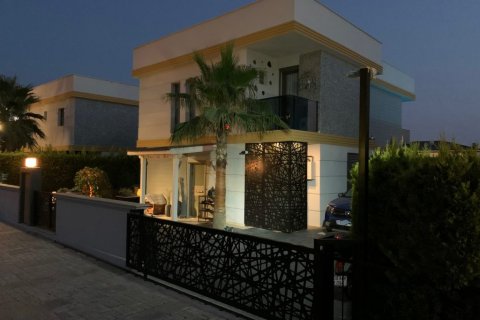 4+1 Villa  in Kusadasi, Aydin, Türkei Nr. 133320 - 2